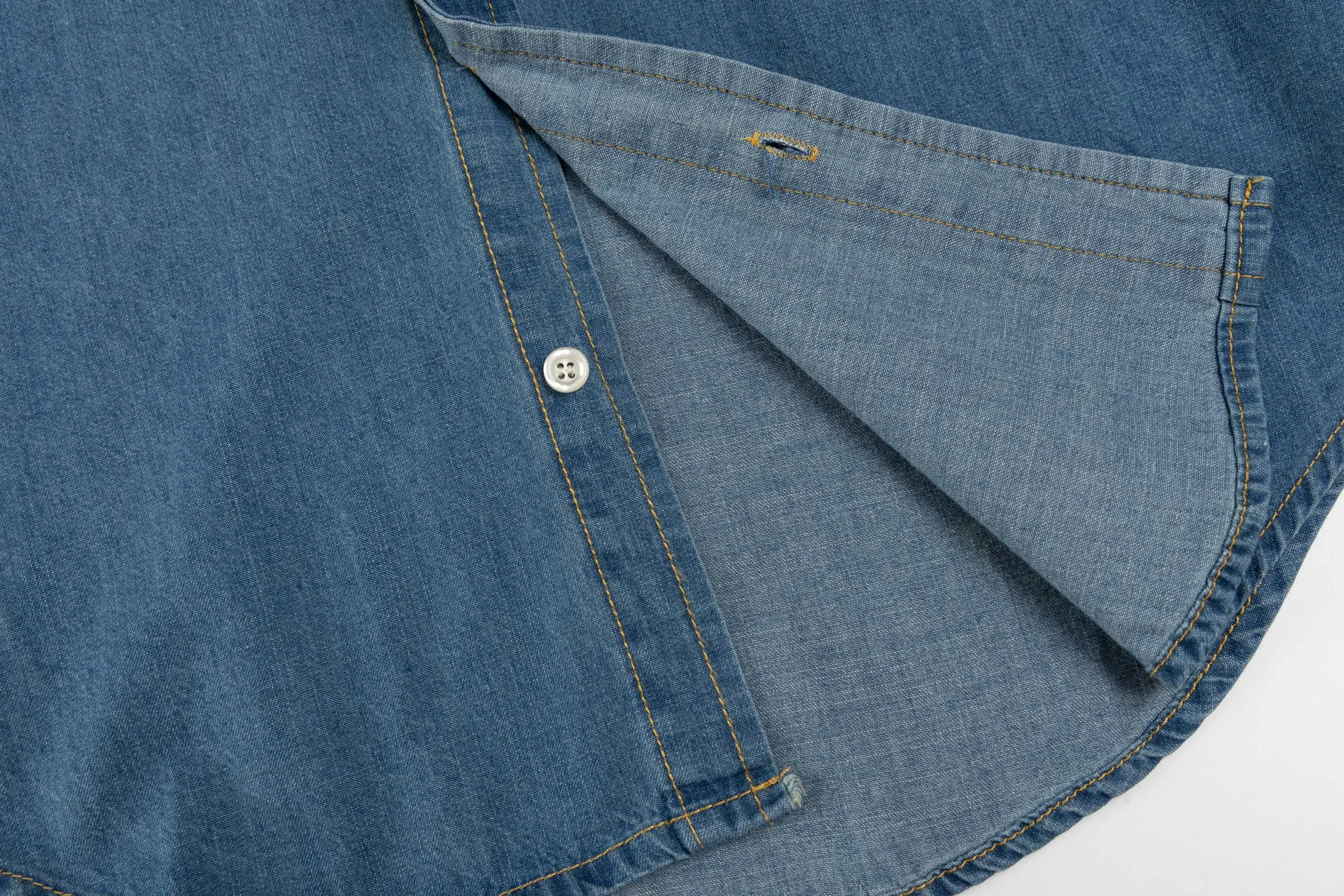 P230 model number SL298 Ralph Laure small label color block embroidered denim shirt. Same style for men and women. The details of the official website are the same. Full set of packaging. Complete with three labels. Moisture-proof paper. Difference in market currency. Feel free to compare. The fabric is made of cotton slub cotton fabric. Made of denim fabric. The denim fabric has been treated with a special process. The texture is soft but not stiff! The fabric is customized and dyed with ultra-high washing and tie-dye technology. The workmanship is complex and very high-quality fabrics. Precise and high-quality jacquard craftsmanship makes the fabrics become one! After washing, the upper body is soft and comfortable, extremely delicate, and feels solid, smooth and soft. The fabric has the characteristics of being wrinkle-free and has an invincible feel. Perfect details. Size: S-XL